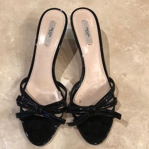 Prada patent leather kitten heel with bow size 40